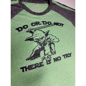 Star Wars Yoda Quote Tee XL “Do Or Do Not There Is No Try” Green Graphic Shirt